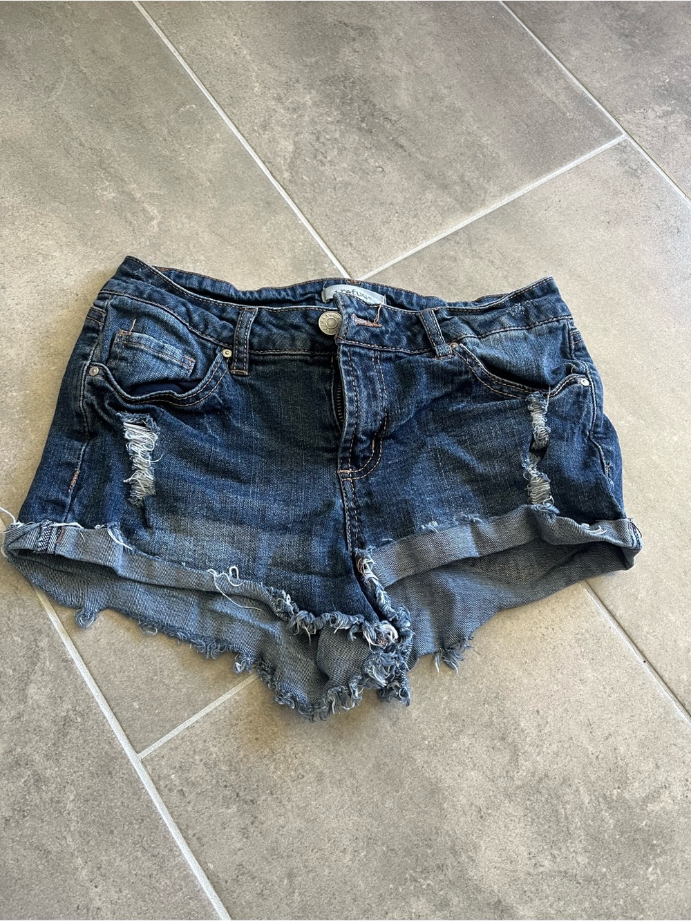 Refuge Dark Blue Distressed Denim Women’s Summer Shorts Great Condition